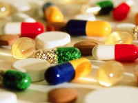 Thuốc dược liệu là gì? Người chịu trách nhiệm chuyên môn về dược của cơ sở bán buôn thuốc dược liệu phải có những văn bằng nào?